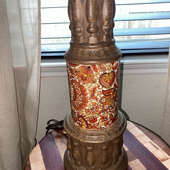 Vintage MCM Distressed Bronze Finish with Ceramic Paisley Electric 29”Table Lamp - Picture 9 of 16